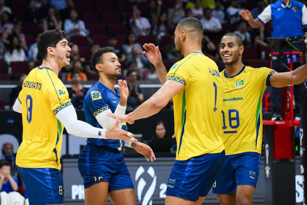 Brasil inicia campanha no Mundial de vôlei com vitória sobre a China