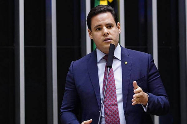 Moraes autoriza Bolsonaro a receber visita de relator da anistia