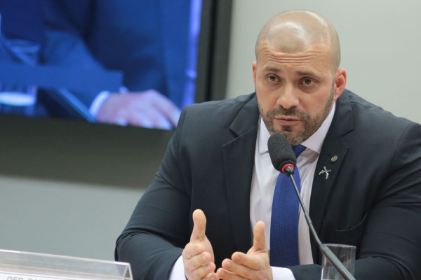 Moraes quer imagens para apurar visitas irregulares a Daniel Silveira