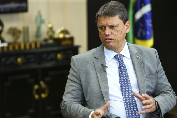 Moraes autoriza visita do governador de São Paulo a Jair Bolsonaro