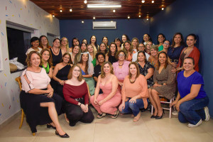 Clube BDE com Larissa Tonelli ao centro - Divulgação