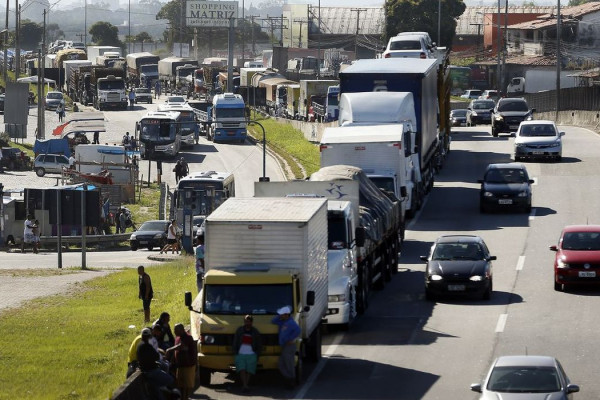 .Dia Nacional do Caminhoneiro lembra importância da categoria 