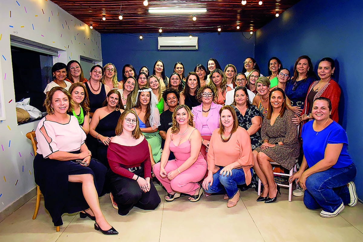 Clube BDE com Larissa Tonelli ao centro