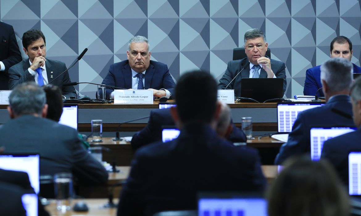 CPMI do INSS aprova convocação de parentes e sócios de investigados 