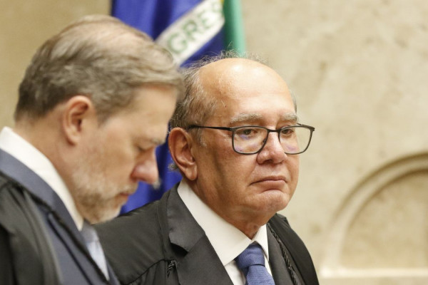 Mendes pede parecer sobre ações contra impeachment de ministros do STF