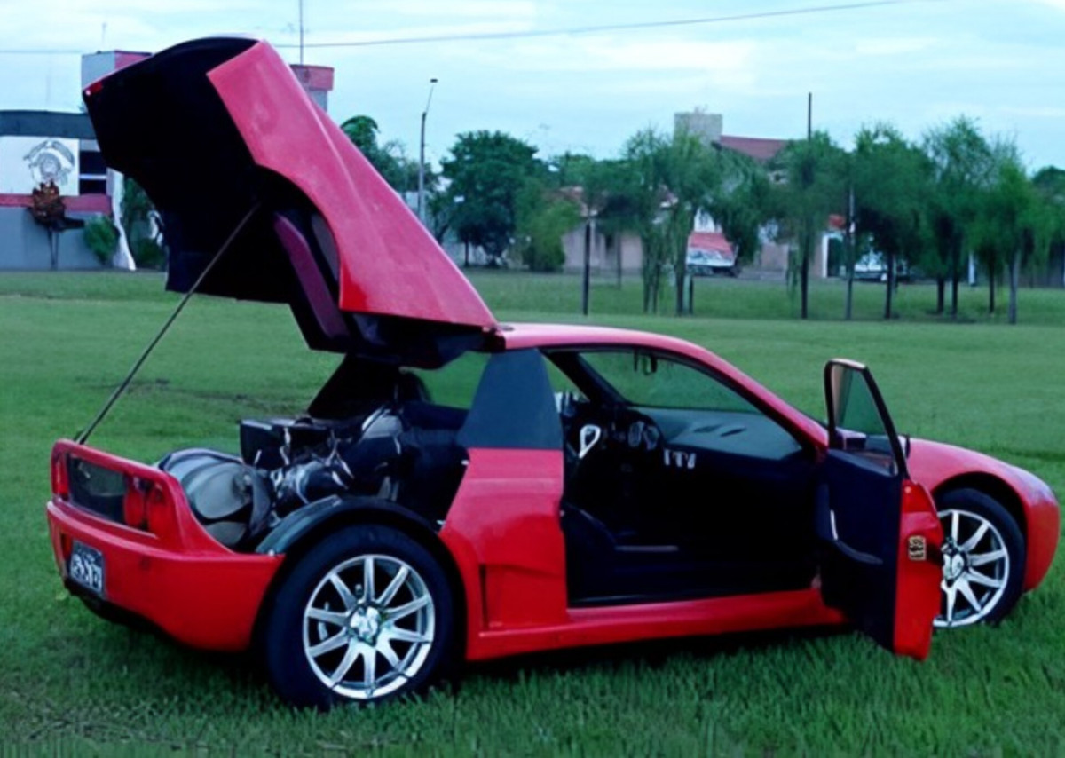 buscou seu espaço produzindo carros esportivos exclusivos