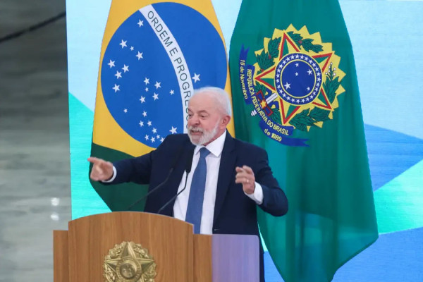 Lula critica projeto que dificulta ação judicial contra parlamentares