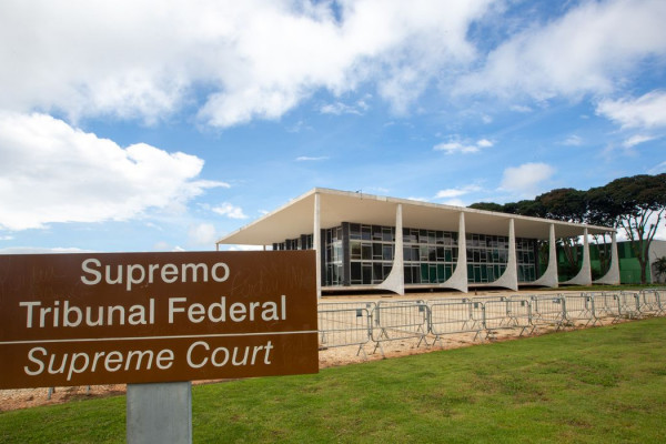 Base do governo na Câmara vai ao STF contra PEC da Blindagem
