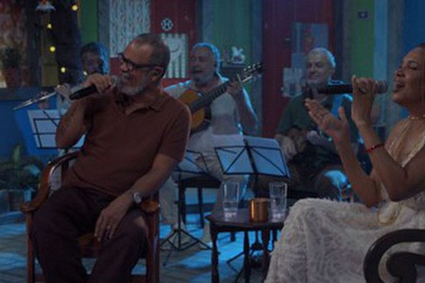 Teresa Cristina recebe Marquinho China no programa Samba na Gamboa