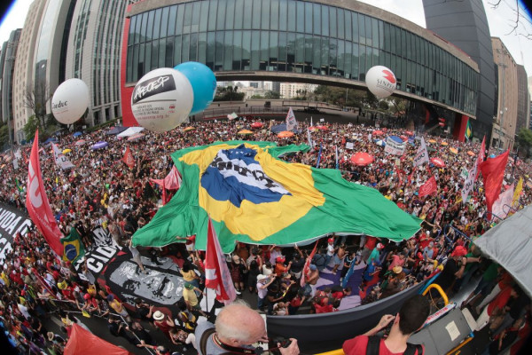 São Paulo tem 42 mil pessoas em ato contra PEC da Blindagem e anistia