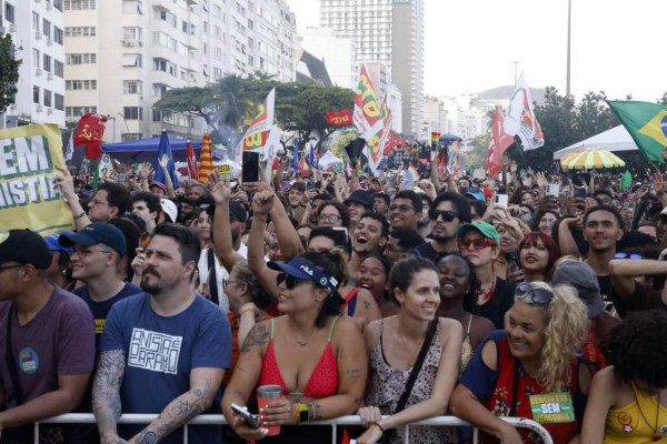 Ato no RJ com Caetano, Chico e Gil repudia anistia e PEC da Blindagem