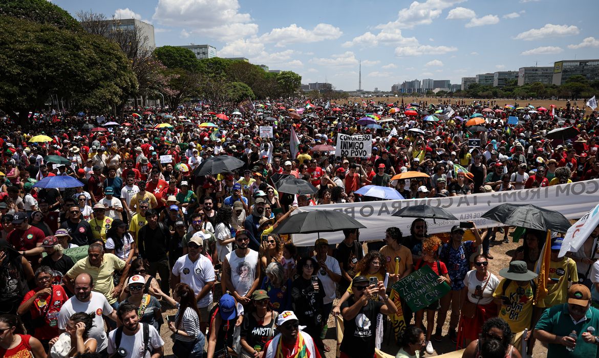 No DF, ato contra anistia e PEC da Blindagem leva milhares às ruas