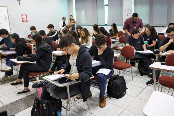 Fies/2025: MEC define regras para oferta de vagas remanescentes 