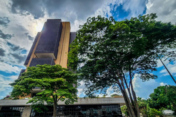 Ata do Copom indica Selic a 15% "por período bastante prolongado"
