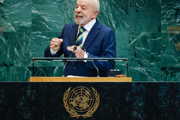 Lula diz que regulação de big techs evita terra sem lei na internet
