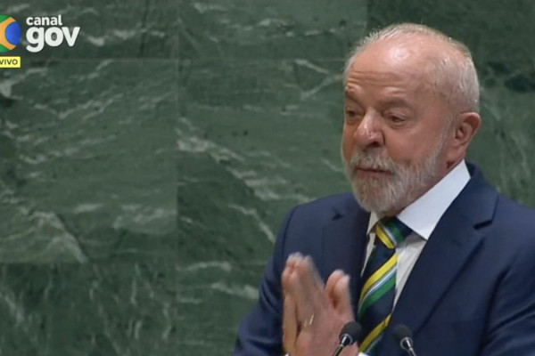 Pobreza é tão inimiga da democracia quanto extremismo, diz Lula na ONU