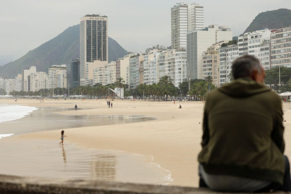 Frente fria chega ao Rio com pancadas de chuva e vento forte