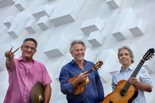 Trio Baru comemora duas décadas de carreira em apresentação especial no Teatro Minaz