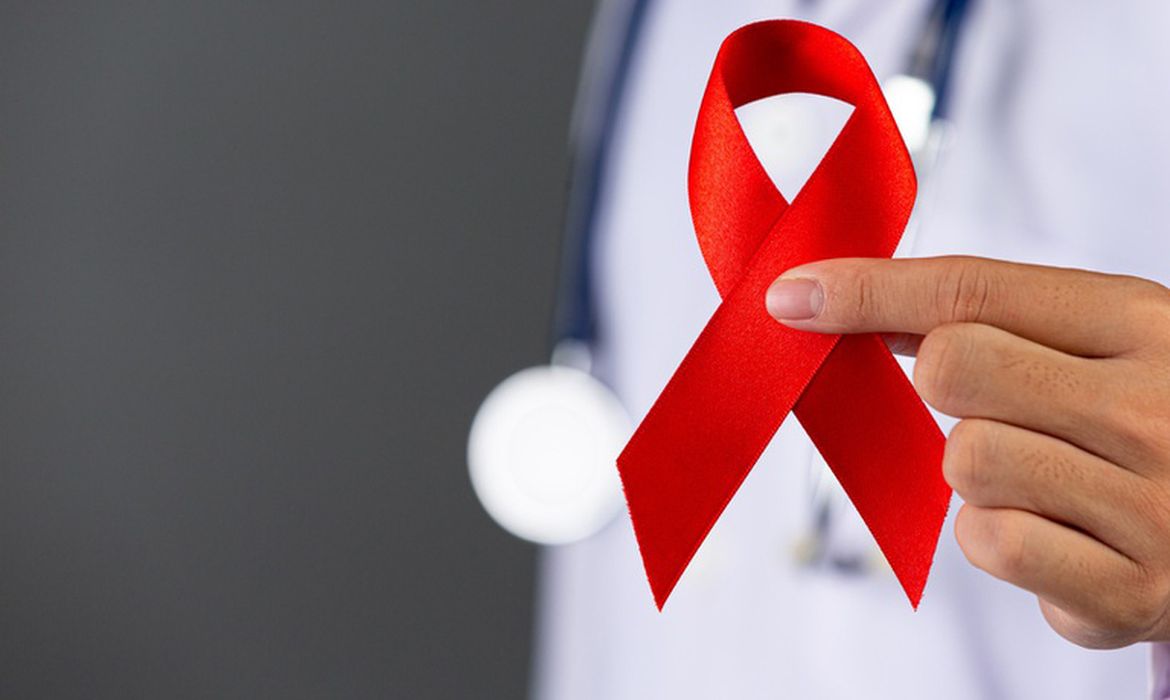 Defensoria busca reparação para pessoas com HIV expostas na Bahia
