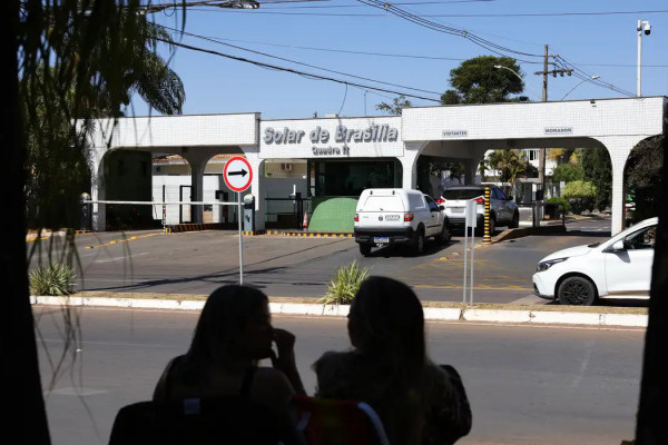 Polícia reconhece falhas em relatório de vistoria na casa de Bolsonaro