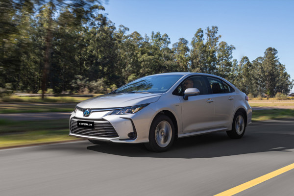 Modelo é aposta sustentável da Toyota para taxistas e o público PCD