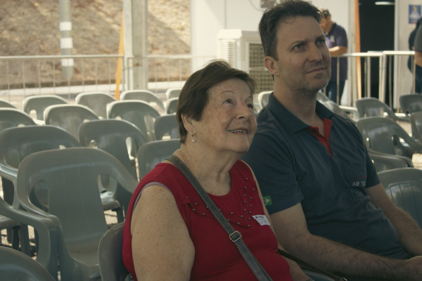 Dona de casa Ivete Bueno Baptista está na fila para cirurgia de catarata