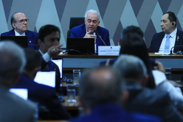 PEC da Blindagem abre portas do Congresso ao crime, diz relator 