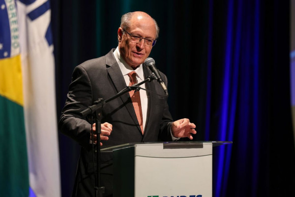 "Boa química" entre presidentes vai ajudar no tarifaço, diz Alckmin