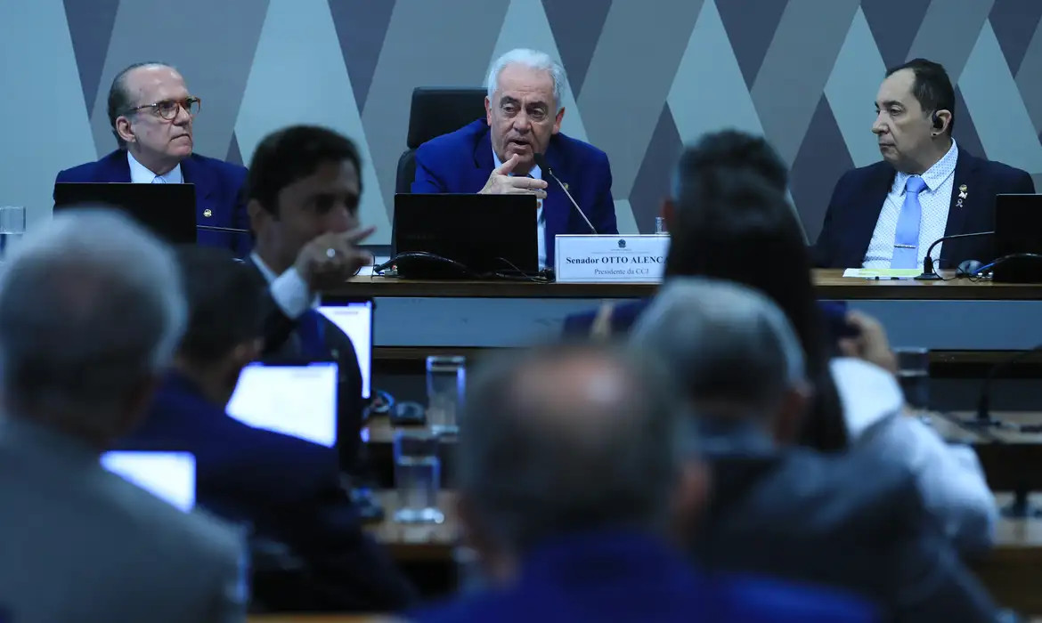 PEC da Blindagem abre portas do Congresso ao crime, diz relator 