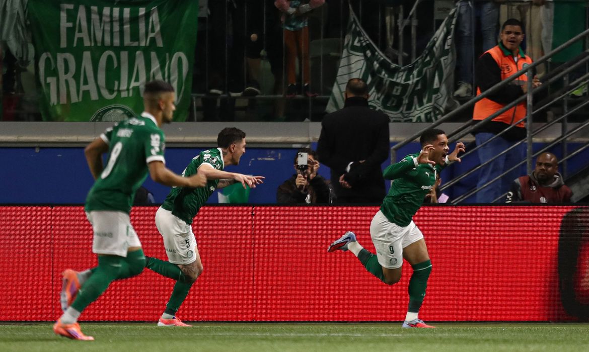 Palmeiras volta a derrotar o River e chega à semifinal da Libertadores