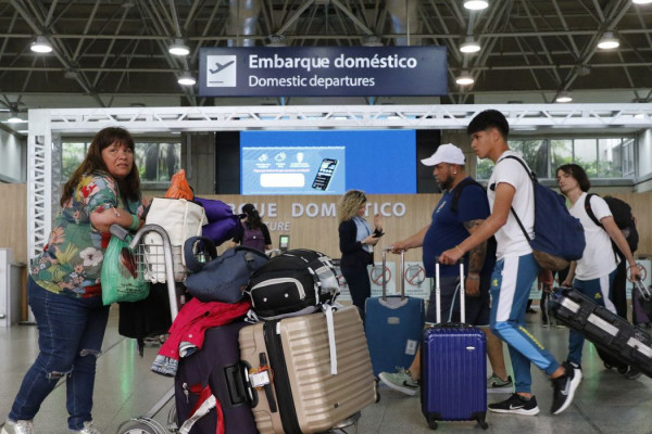 Galeão deve chegar a 30 milhões de passageiros em 3 anos, diz ministro