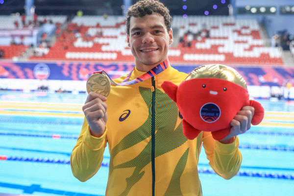 Gabriel Bandeira bate recorde no Mundial de natação de Singapura