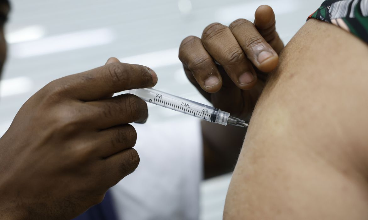 Internação por Influenza A e Covid cresce no Distrito Federal e Goiás