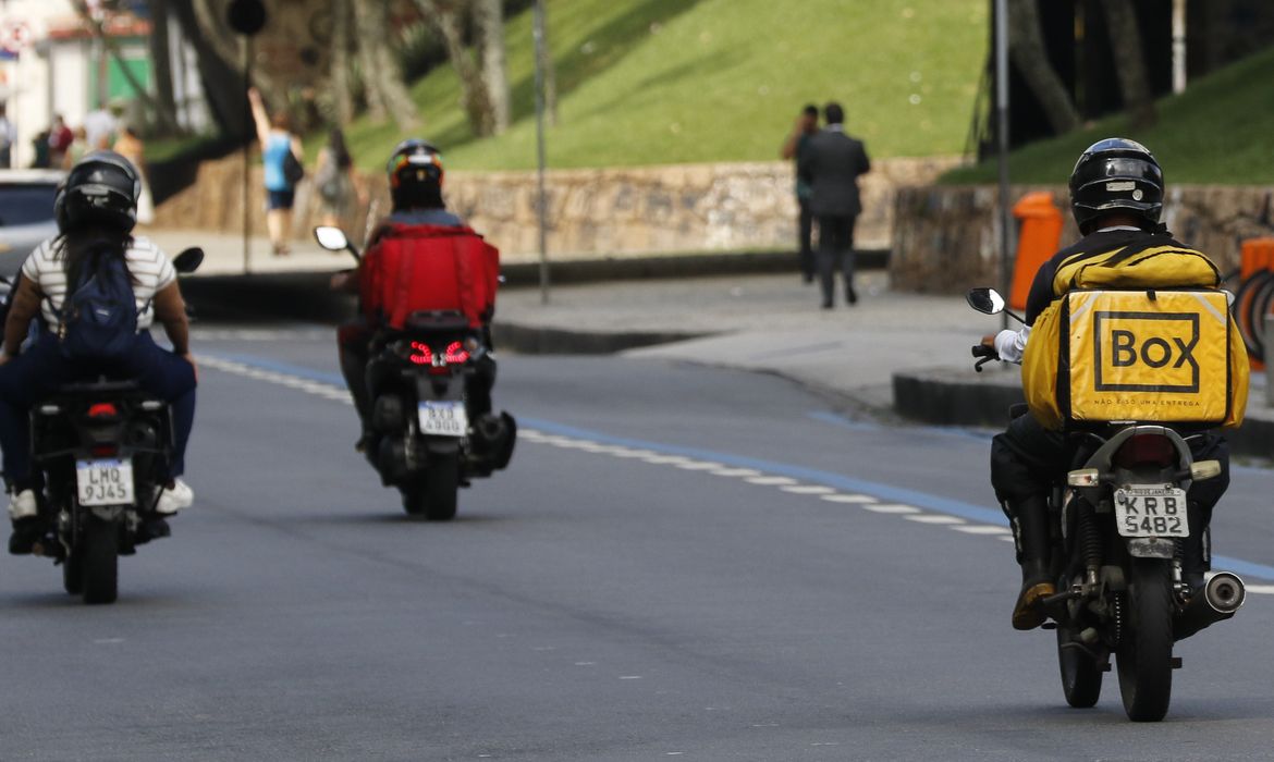 Número de trabalhadores por aplicativo cresceu 170% em 10 anos, diz BC