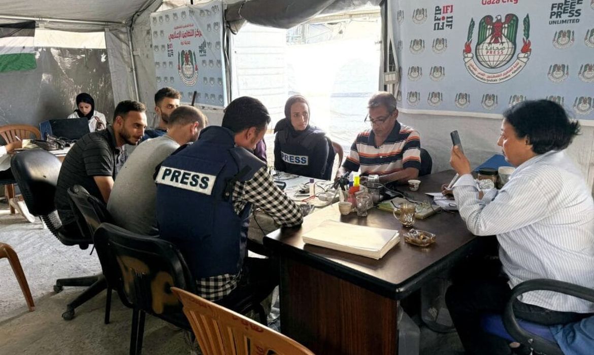 Tenda de jornalistas palestinos é bombardeada após reunião com Fenaj