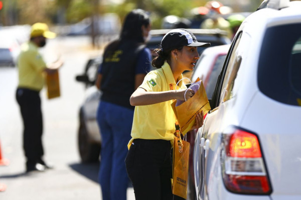 Transporte: melhor lugar de criança no carro é o meio do banco de trás
