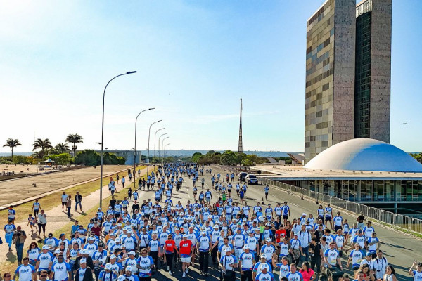"Brasil será soberano pela educação", diz Lula na corrida MEC 95 anos