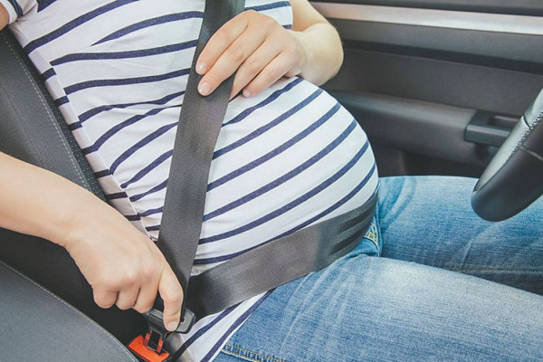Médicos alertam para cuidados no volante durante gestação e puerpério