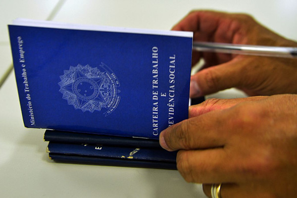 Brasil cria mais de 147 mil empregos com carteira assinada em agosto
