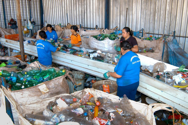 Produção de plástico reciclado no Brasil cresceu 8% em 2024