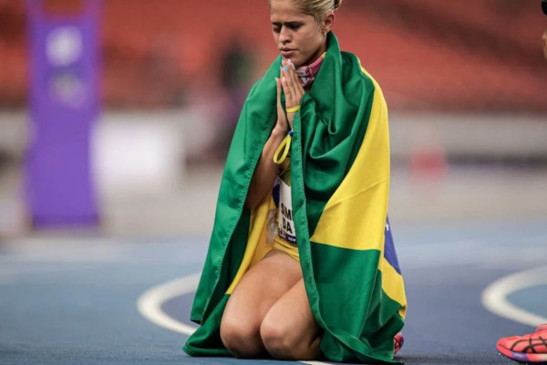 Thalita Simplício é tetra mundial nos 400 metros classe T11