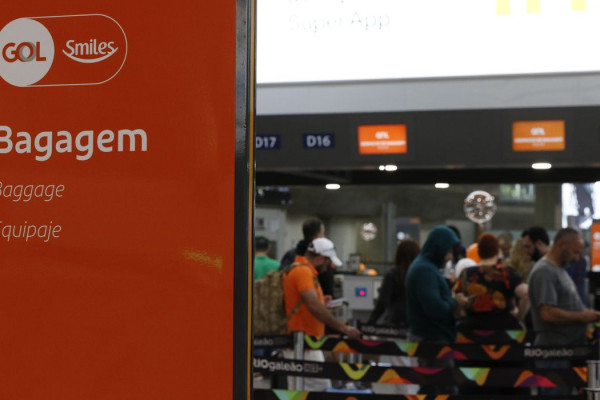 Aeroporto Santos Dumont fecha para limpeza da pista após vazamento