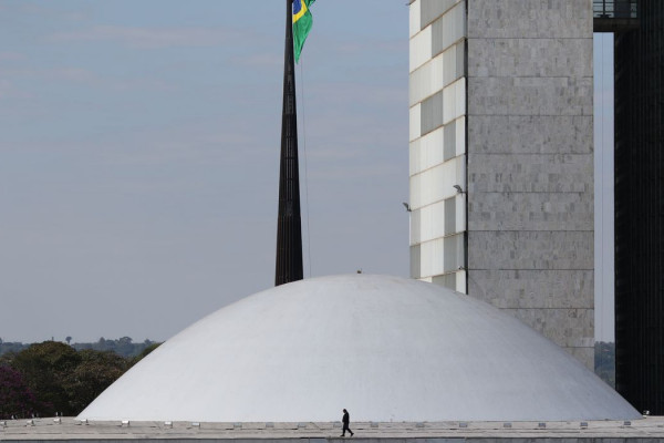Senado analisa projeto que regulamenta comitê gestor de novo imposto