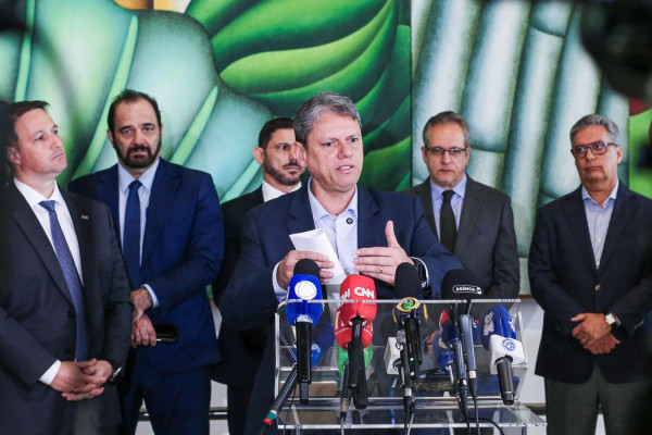 Tarcísio instala gabinete de crise para investigar metanol