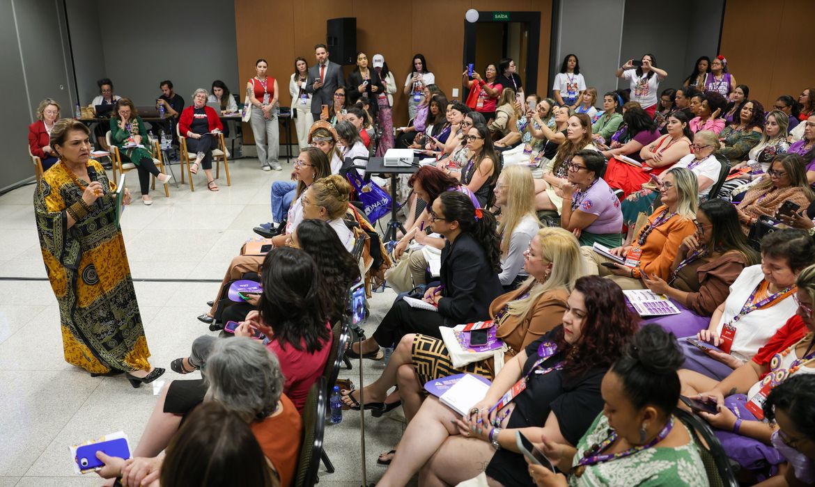 Conferência: delegadas pedem sistema único de políticas para mulheres