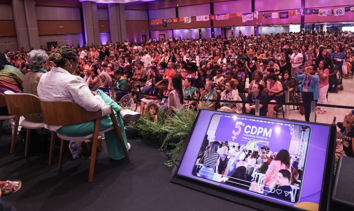 Brasília: conferencistas exigem políticas para todas as "mulheridades"