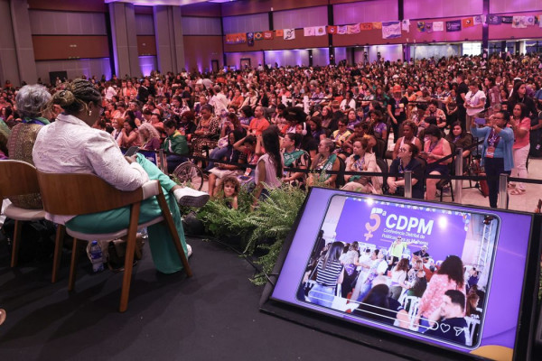 Brasília: conferencistas exigem políticas para todas as "mulheridades"