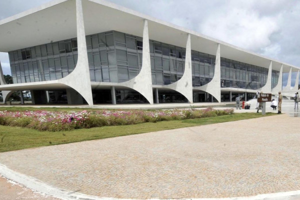 Lula elogia plebiscito sobre taxação de ricos e contra escala 6x1