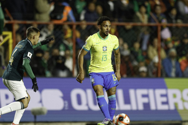 Lateral Vitinho é convocado para defender a seleção brasileira