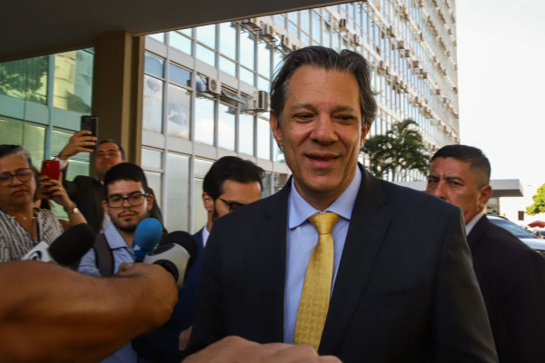 Haddad comemora aprovação da isenção do IR na Câmara: "foi um golaço!"